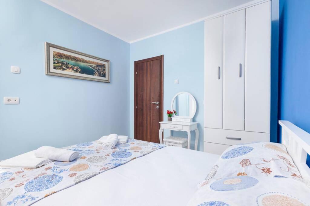 Apartment Milos Kotor Exterior photo